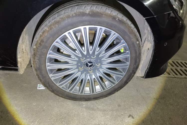 Used Mercedes-Benz E-Class 2020 E 300 L Luxury Model Right Front Wheel Hub