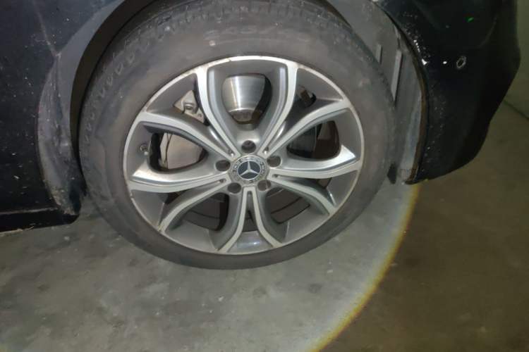 Used Mercedes-Benz E-Class 2020 Restyled E 300 L Sporty and Stylish Edition Right Front Wheel Hub