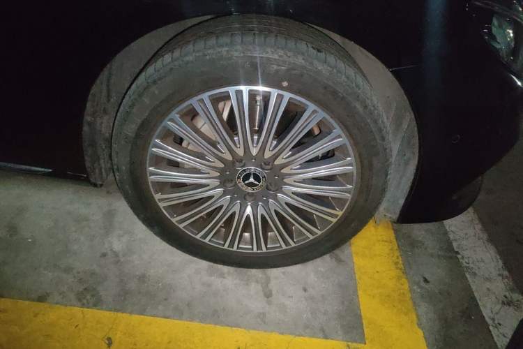 Used Mercedes-Benz E-Class 2020 Restyled E 300 L Exclusive Edition Right Front Wheel Hub
