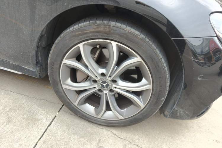 Used Mercedes-Benz E-Class 2020 Restyled E 300 L Sporty and Stylish Edition Right Front Wheel Hub