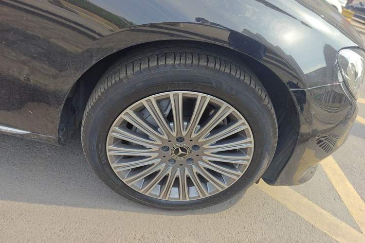 Used Mercedes-Benz E-Class 2020 E 300 L Luxury Model Right Front Wheel Hub