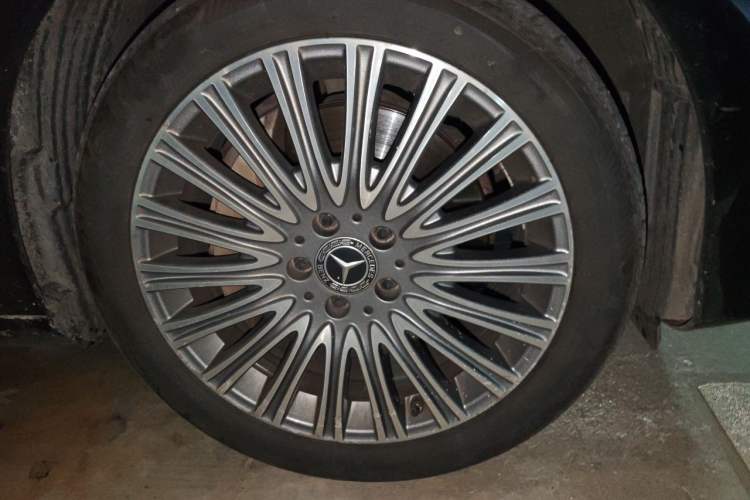 Used Mercedes-Benz E-Class 2020 Restyled E 300 L Exclusive Edition Right Front Wheel Hub