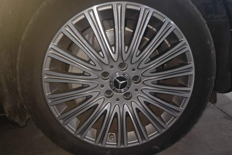 Used Mercedes-Benz E-Class 2020 E 300 L Luxury Model Right Front Wheel Hub