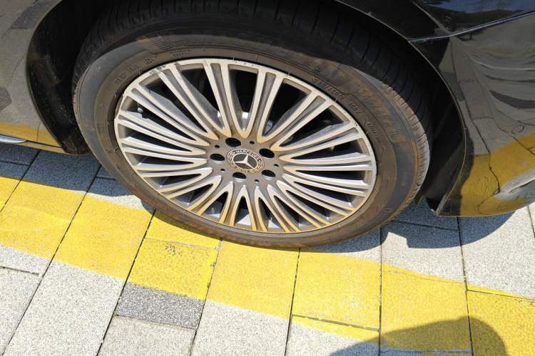 Used Mercedes-Benz E-Class 2020 E 300 L Luxury Model Right Front Wheel Hub