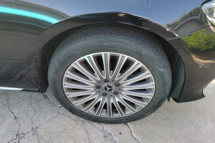 Used Mercedes-Benz E-Class 2020 Restyled E 300 L Exclusive Edition Right Front Wheel Hub
