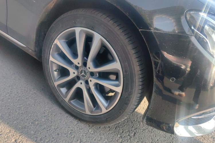 Used Mercedes-Benz E-Class 2020 E 260 L 4MATIC Right Front Wheel Hub