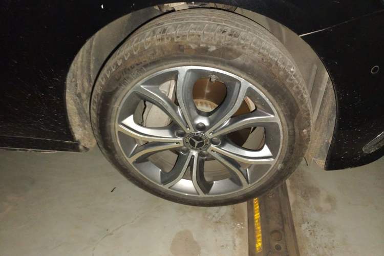 Used Mercedes-Benz E-Class 2020 E 300 L Sporty and Stylish Model Right Front Wheel Hub