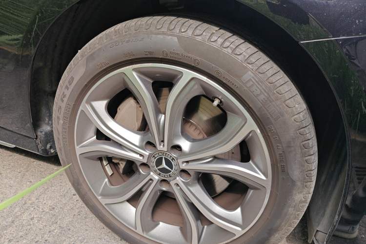 Used Mercedes-Benz E-Class 2020 Restyled E 300 L Sporty and Stylish Edition Right Front Wheel Hub