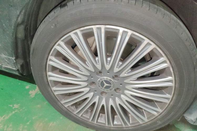 Used Mercedes-Benz E-Class 2020 E 300 L Luxury Model Right Front Wheel Hub