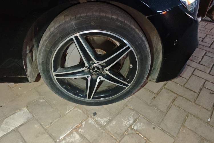 Used Mercedes-Benz E-Class 2020 Restyled E 300 L Sport Exclusive Edition Right Front Wheel Hub