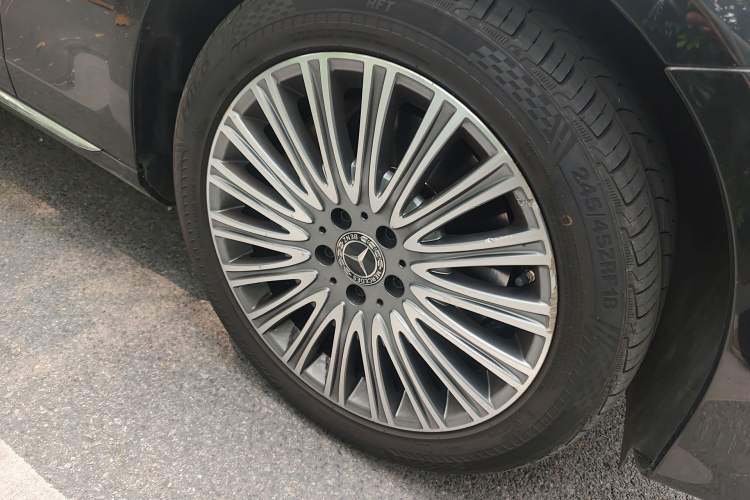 Used Mercedes-Benz E-Class 2020 Facelift E 300 L Stylish Edition Right Front Wheel Hub