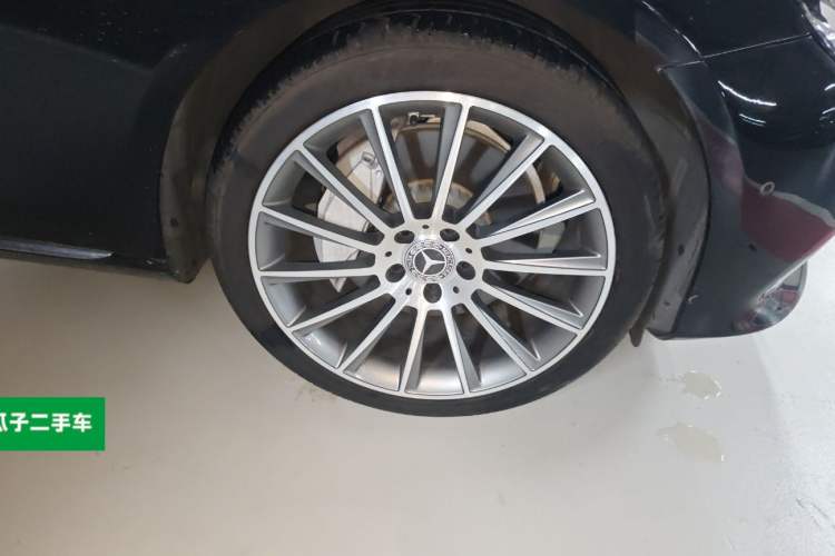 Used Mercedes-Benz E-Class 2020 E 300 L Luxury Model Right Front Wheel Hub