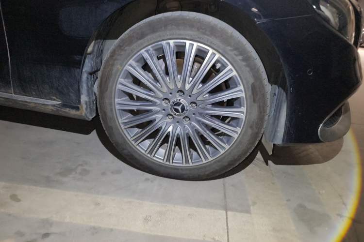Used Mercedes-Benz E-Class 2020 Facelift E 300 L Stylish Edition Right Front Wheel Hub