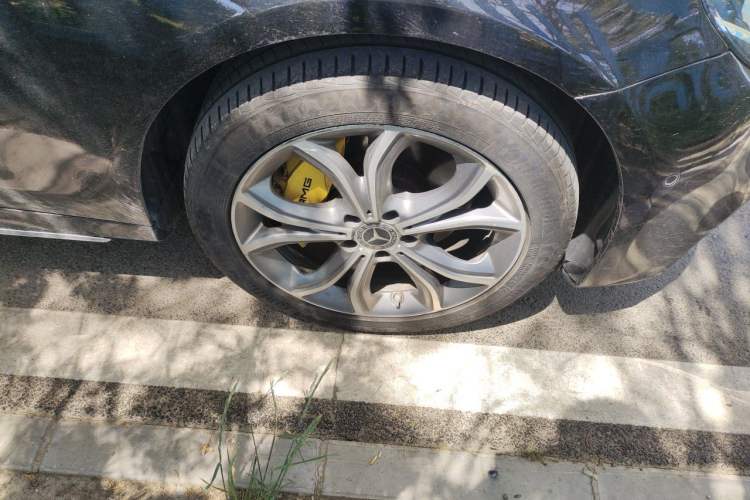 Used Mercedes-Benz E-Class 2020 E 300 L Sport Luxury Edition Right Front Wheel Hub