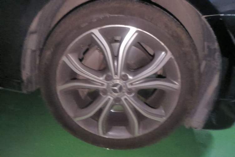Used Mercedes-Benz E-Class 2020 Restyled E 300 L Sporty and Stylish Edition Right Front Wheel Hub