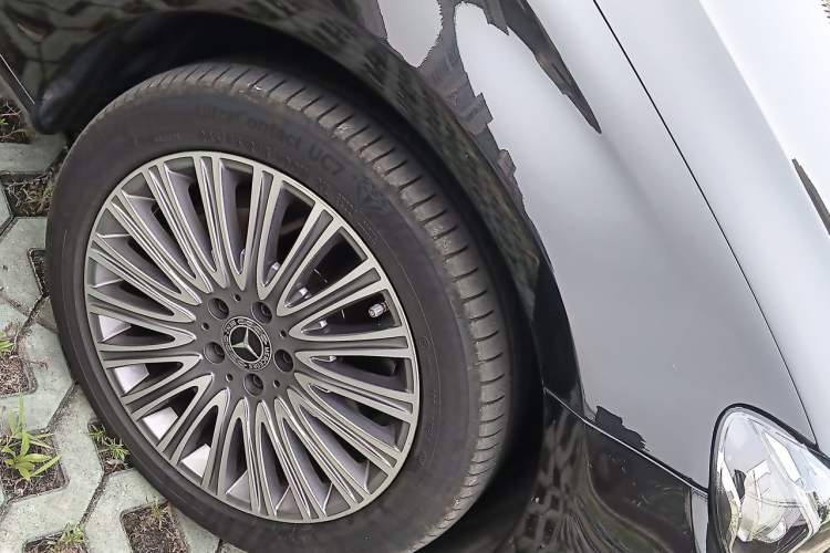 Used Mercedes-Benz E-Class 2020 Restyled E 300 L Exclusive Edition Right Front Wheel Hub
