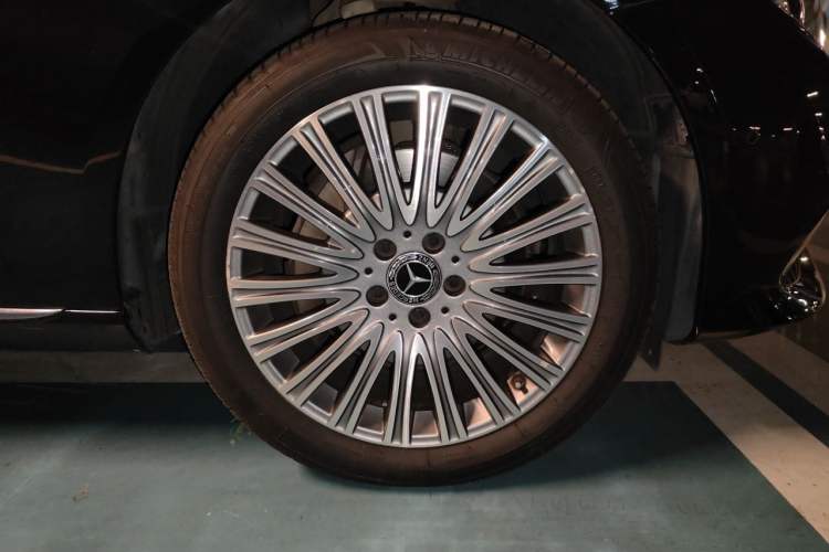 Used Mercedes-Benz E-Class 2020 Facelift E 300 L Stylish Edition Right Front Wheel Hub
