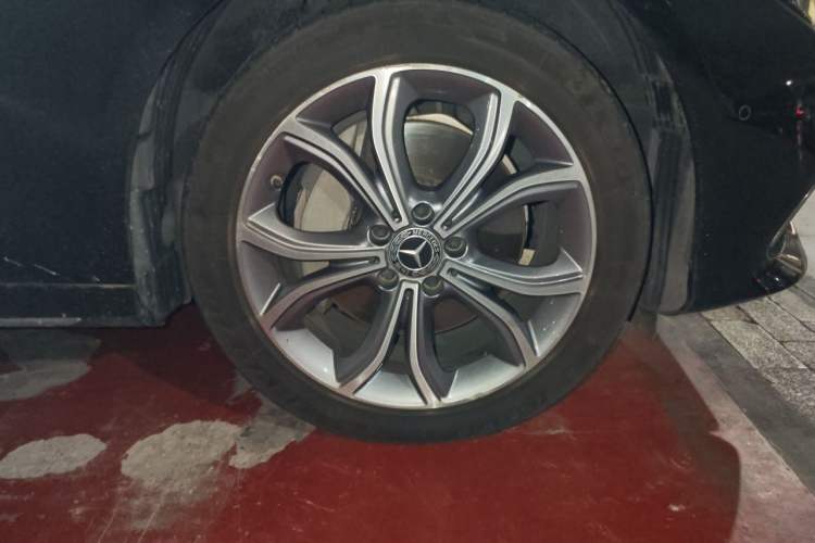 Used Mercedes-Benz E-Class 2020 E 300 L Sporty and Stylish Model Right Front Wheel Hub