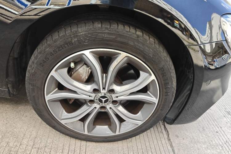 Used Mercedes-Benz E-Class 2020 Restyled E 300 L Sporty and Stylish Edition Right Front Wheel Hub