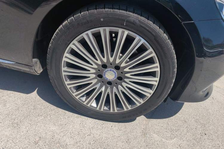 Used Mercedes-Benz E-Class 2020 Facelift E 300 L Stylish Edition Right Front Wheel Hub