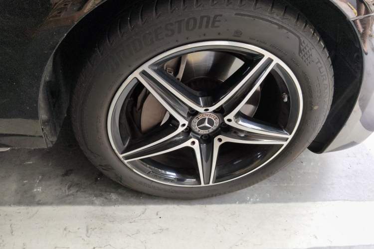 Used Mercedes-Benz E-Class 2020 Restyled E 300 L Sport Exclusive Edition Right Front Wheel Hub