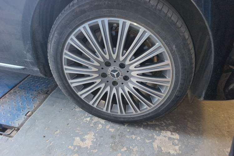 Used Mercedes-Benz E-Class 2020 E 300 L Stylish Model Right Front Wheel Hub