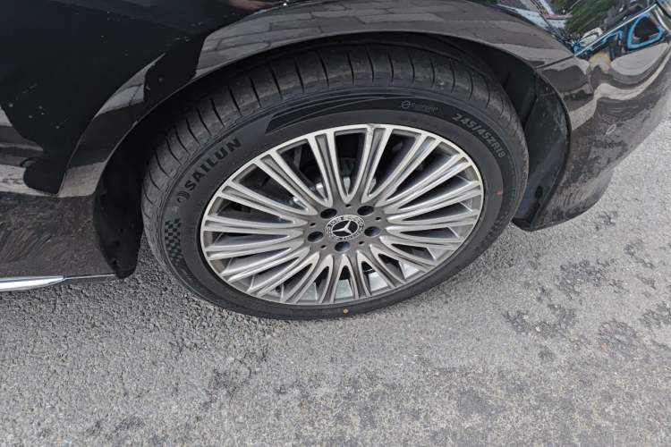 Used Mercedes-Benz E-Class 2020 E 300 L Luxury Model Right Front Wheel Hub