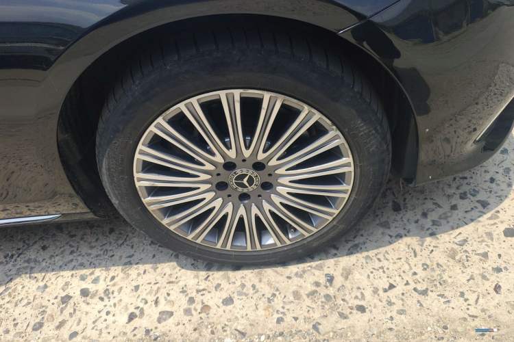 Used Mercedes-Benz E-Class 2020 E 300 L Luxury Model Right Front Wheel Hub