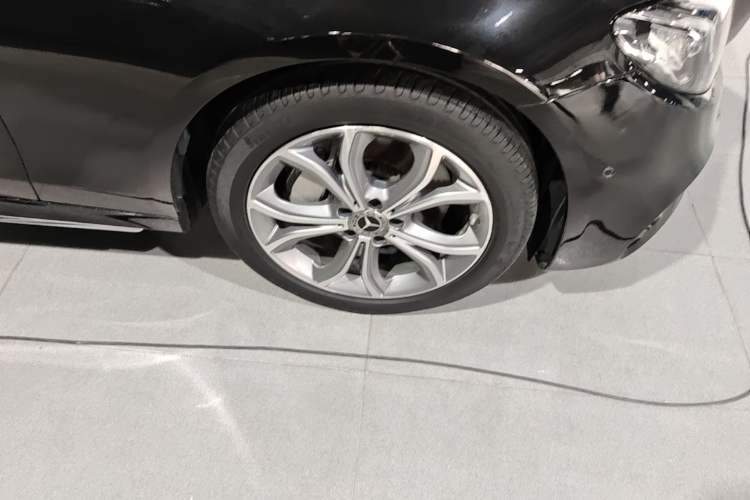 Used Mercedes-Benz E-Class 2020 E 300 L Sporty and Stylish Model Right Front Wheel Hub