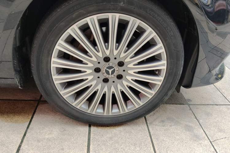 Used Mercedes-Benz E-Class 2020 E 300 L Stylish Model Right Front Wheel Hub