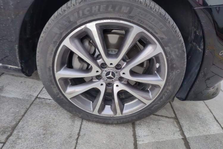 Used Mercedes-Benz E-Class 2020 E 260 L 4MATIC Right Front Wheel Hub