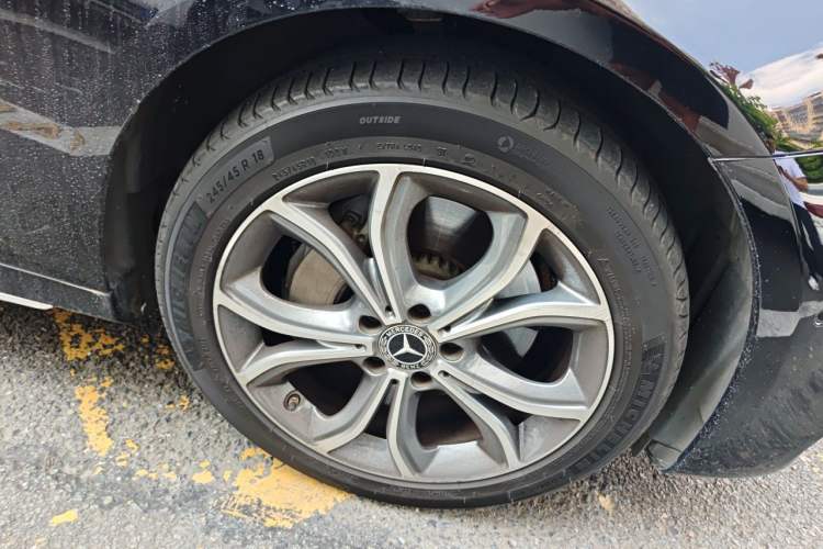Used Mercedes-Benz E-Class 2020 Restyled E 300 L Sporty and Stylish Edition Right Front Wheel Hub