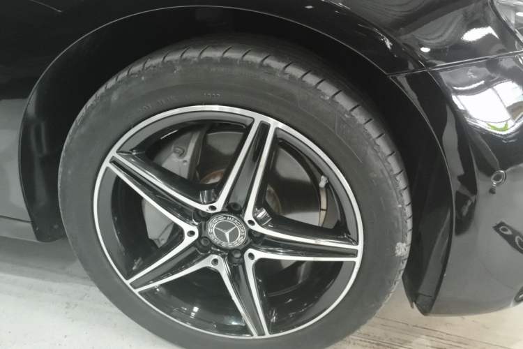 Used Mercedes-Benz E-Class 2020 Restyled E 300 L Sport Exclusive Edition Right Front Wheel Hub