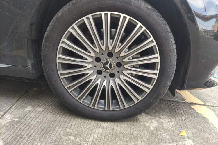 Used Mercedes-Benz E-Class 2020 Restyled E 300 L Exclusive Edition Right Front Wheel Hub