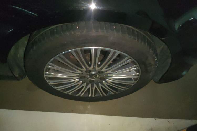 Used Mercedes-Benz E-Class 2020 Restyled E 300 L Exclusive Edition Right Front Wheel Hub