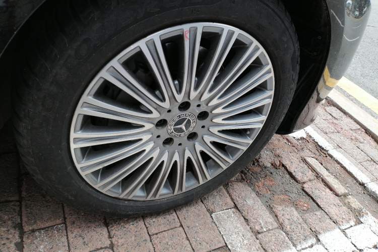 Used Mercedes-Benz E-Class 2020 E 300 L Luxury Model Right Front Wheel Hub