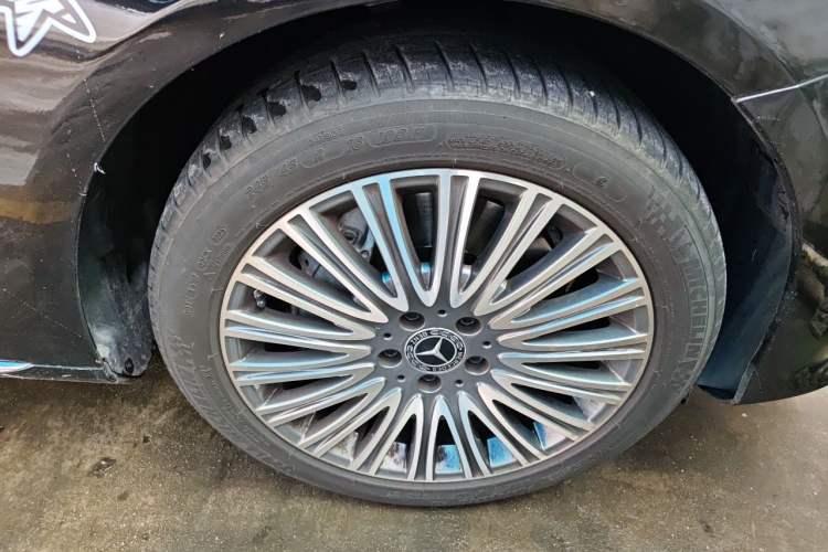 Used Mercedes-Benz E-Class 2020 Restyled E 300 L Exclusive Edition Right Front Wheel Hub