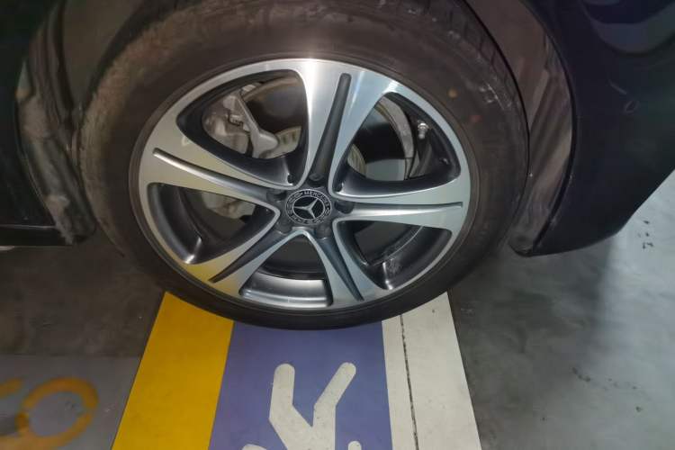 Used Mercedes-Benz E-Class 2020 Facelift E 260 L Sport Edition Right Front Wheel Hub