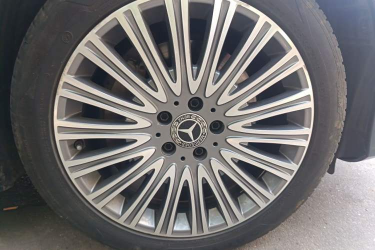 Used Mercedes-Benz E-Class 2020 Restyled E 300 L Sporty and Stylish Edition Right Front Wheel Hub