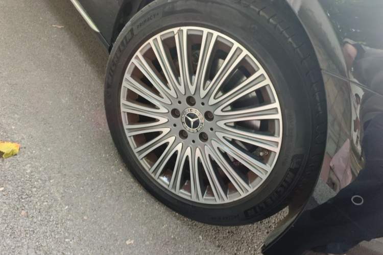 Used Mercedes-Benz E-Class 2020 Restyled E 300 L Exclusive Edition Right Front Wheel Hub