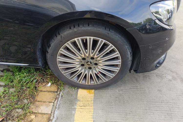 Used Mercedes-Benz E-Class 2020 Facelift E 300 L Stylish Edition Right Front Wheel Hub