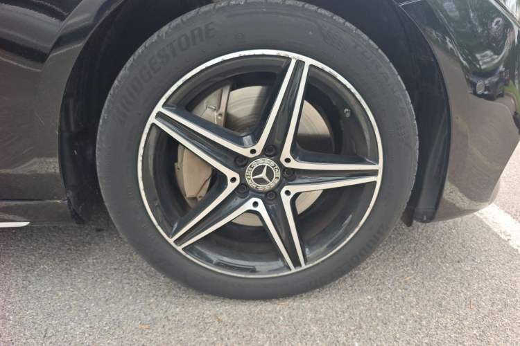 Used Mercedes-Benz E-Class 2020 Restyled E 300 L Sport Exclusive Edition Right Front Wheel Hub