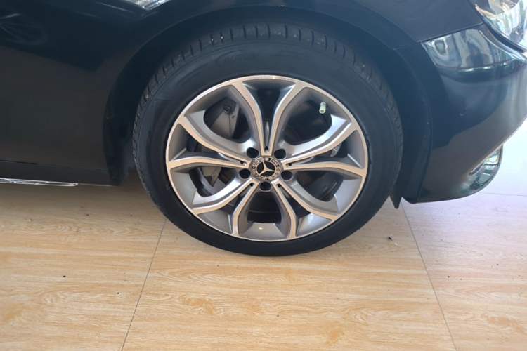 Used Mercedes-Benz E-Class 2020 E 300 L Sporty and Stylish Model Right Front Wheel Hub