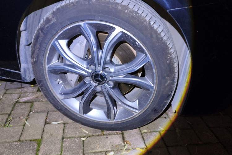 Used Mercedes-Benz E-Class 2020 E 300 L Luxury Model Right Front Wheel Hub