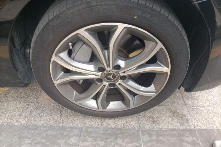 Used Mercedes-Benz E-Class 2020 Restyled E 300 L Sporty and Stylish Edition Right Front Wheel Hub