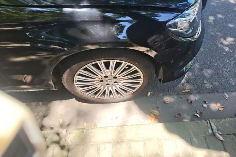 Used Mercedes-Benz E-Class 2020 E 300 L Luxury Model Right Front Wheel Hub