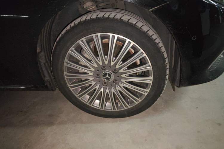 Used Mercedes-Benz E-Class 2020 E 300 L Luxury Model Right Front Wheel Hub