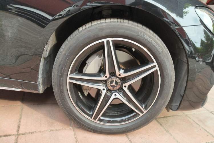Used Mercedes-Benz E-Class 2020 Restyled E 300 L Sport Exclusive Edition Right Front Wheel Hub