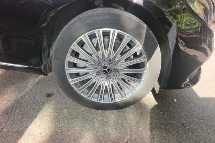 Used Mercedes-Benz E-Class 2020 E 300 L Stylish Model Right Front Wheel Hub