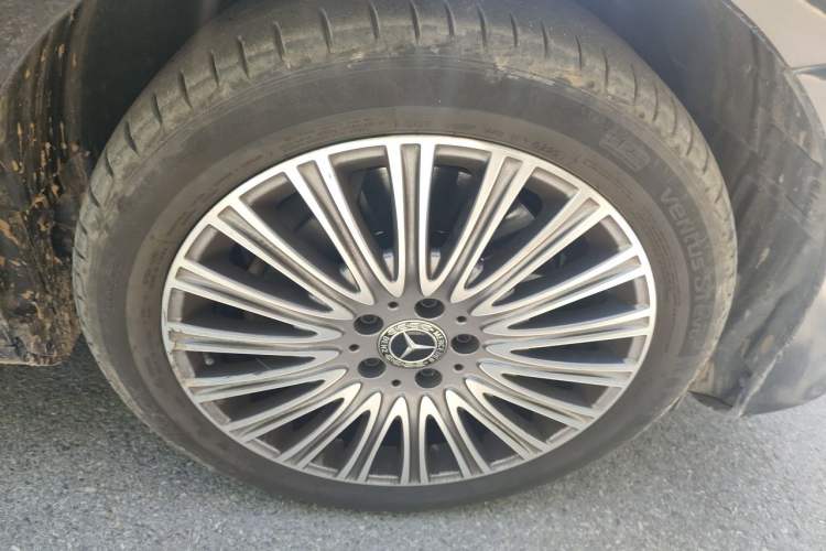 Used Mercedes-Benz E-Class 2020 E 300 L Luxury Model Right Front Wheel Hub